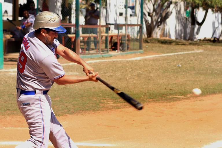 Covec debuta con triunfo en Liga de 40 Años y Más