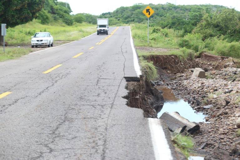 En pésimas condiciones carreteras de Sinaloa y no solo por “Nora”