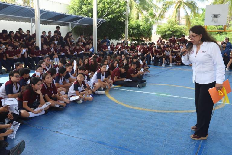Imparte Immujer charla para promover la prevención del suicidio en escuelas