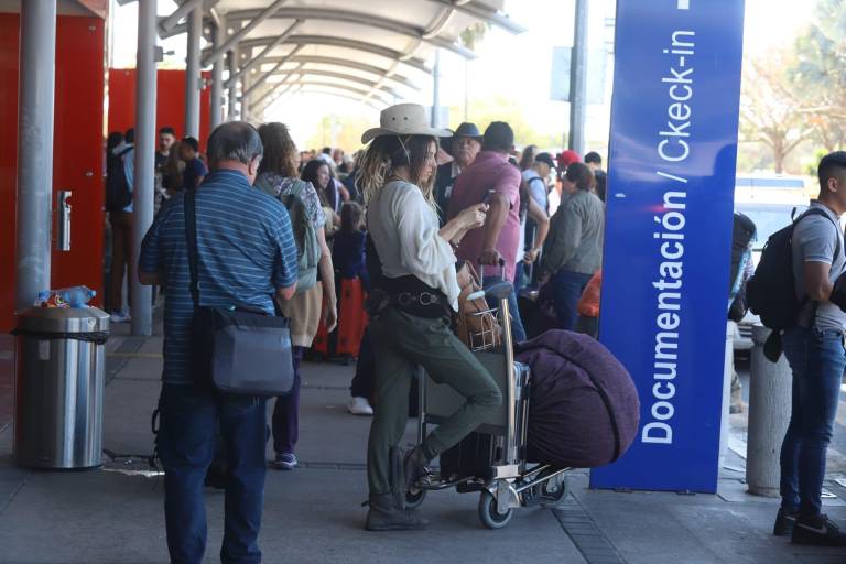 Transitan más de 180 mil pasajeros en Aeropuerto de Mazatlán durante marzo