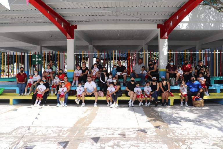 Alumnos de preescolar del ICO conviven con sus papás jugando