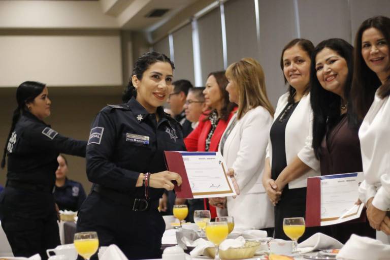 Policías culminan capacitación para combatir violencia contra las mujeres