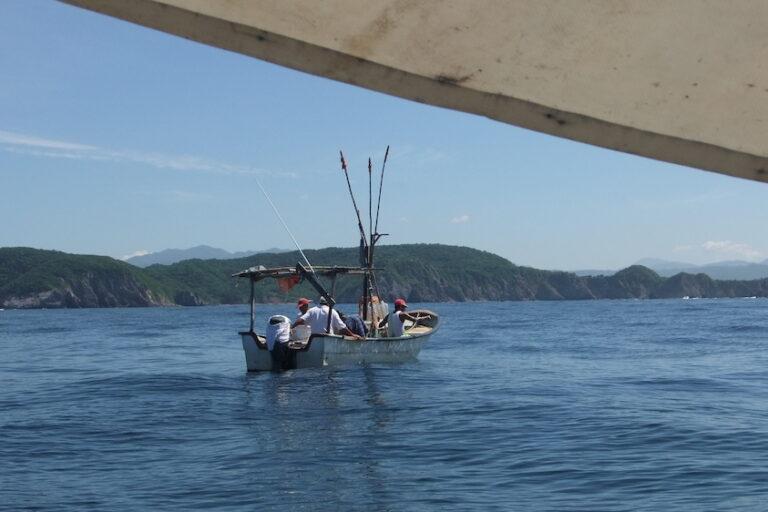 $!El crimen organizado somete a los pescadores artesanales del Pacífico central en México