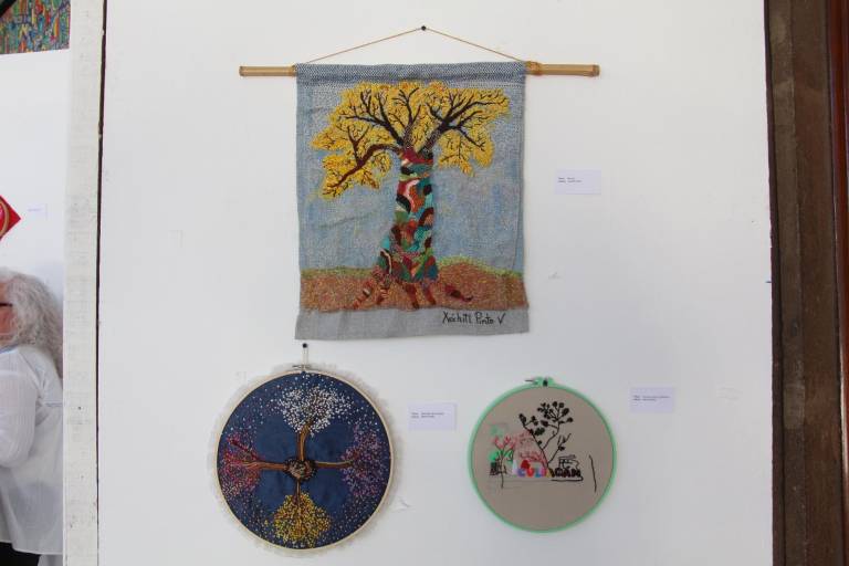 Las Bordadoras de Corazón exhiben sus trabajos inspirados en la belleza de la amapa