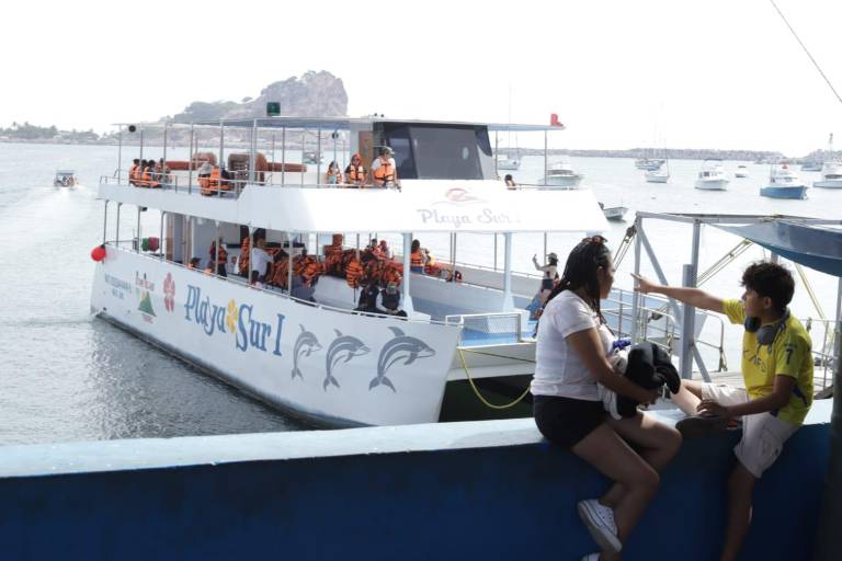 Paseos de catamarán en Mazatlán se mantuvieron al 65% durante diciembre; pega cuesta de enero