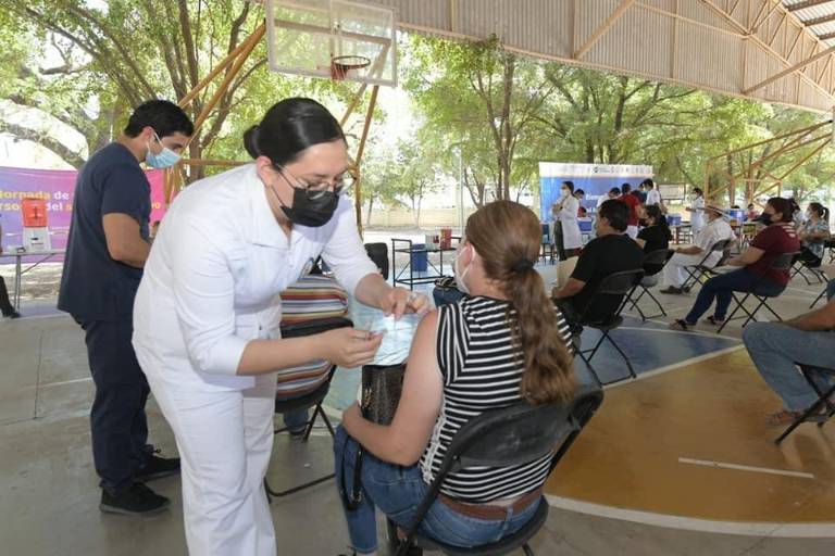 ¿Eres maestro en Sinaloa y todavía no tienes tu certificado de vacunación contra el Covid? Ya lo puedes bajar