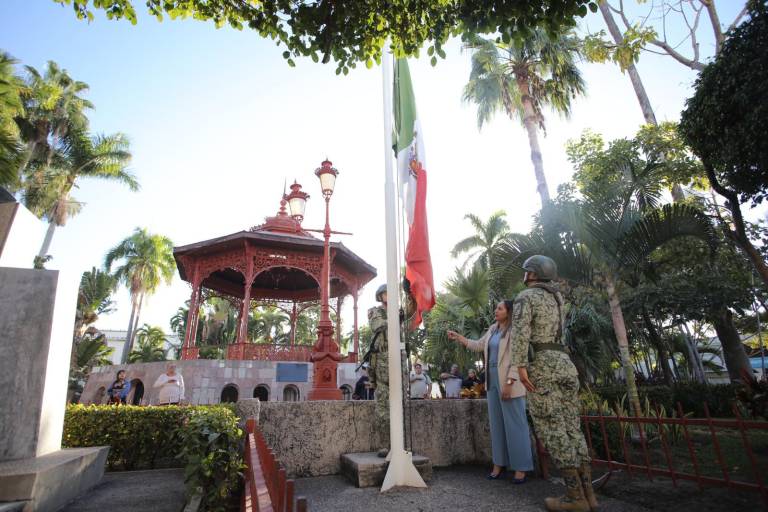 Conmemoran en Mazatlán el 107 aniversario de la Promulgación de la Constitución de 1917
