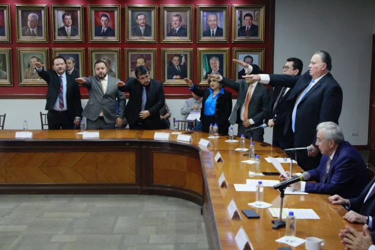 Rocha Moya toma de protesta del Consejo de Notarios del Estado de Sinaloa