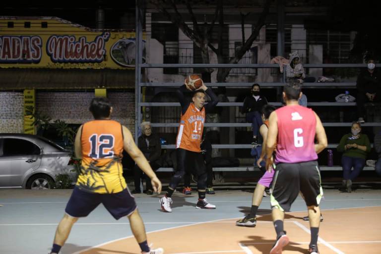 Domina Osvel a La Mazatleca, en la cancha de Casa Hogar