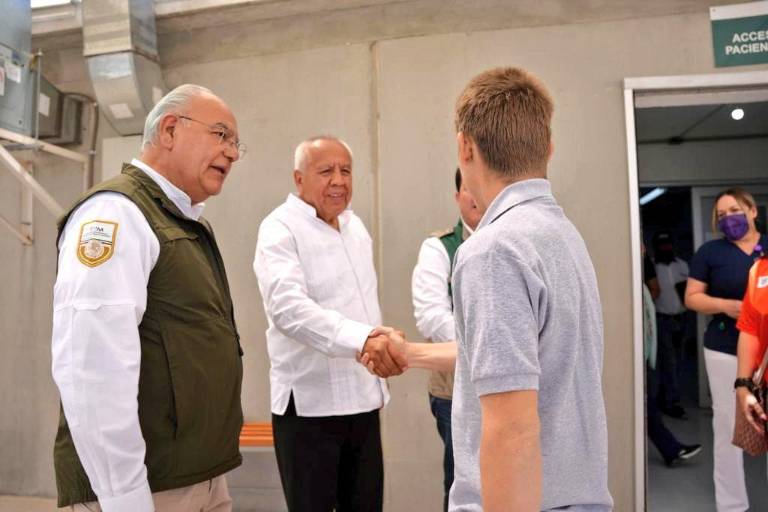 AMLO confirma acusación contra comisionado del INM, pero lo sostiene en el cargo