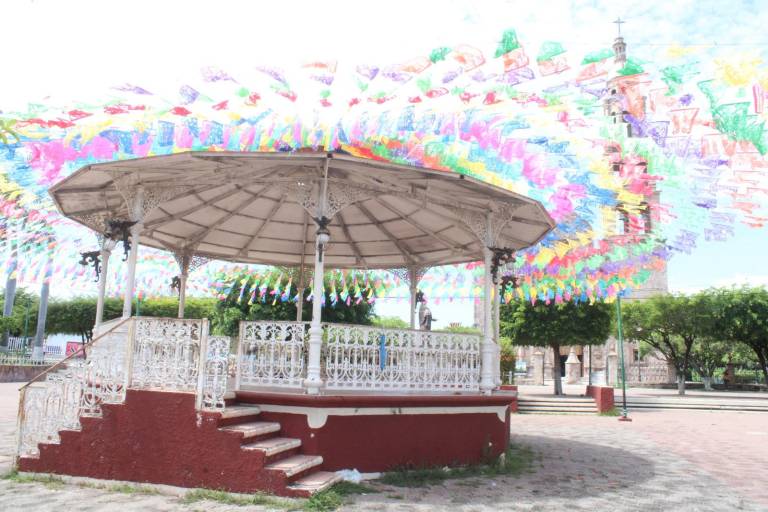 Vecinos afirman que plazuela y quiosco frente al Santuario de la Virgen del Rosario está ‘en el olvido’