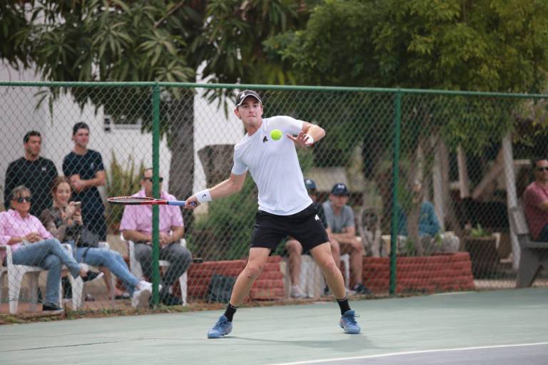 Luis Patiño regresa al puerto y demuestra su categoría