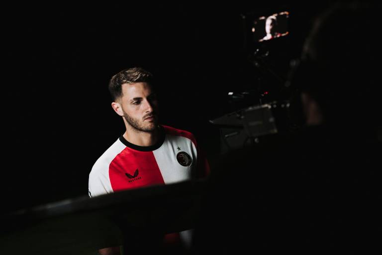 Santiago Giménez revela por qué se quedó en el Feyenoord