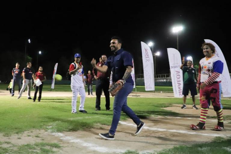 Inauguran Liga de Softbol Varonil de Navolato