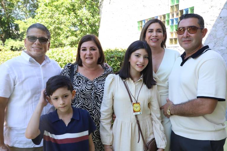 Confirman 54 niños su fe en Cristo