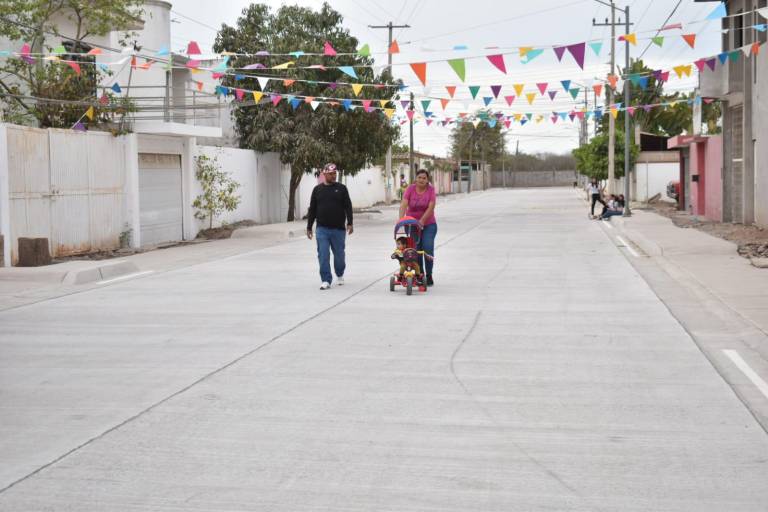 Entrega gobierno obras de pavimentación en Culiacán