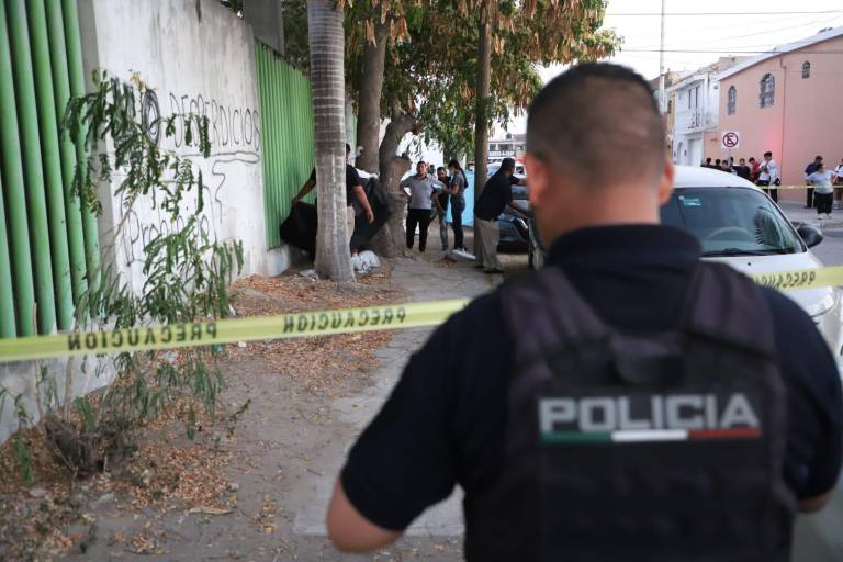 Hombre muere al caer del techo de unas gradas en Mazatlán