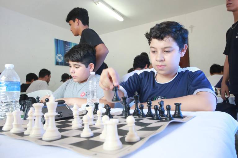 Logran ‘juego perfecto’ en ajedrez en el Torneo Manuel Gómez Morín
