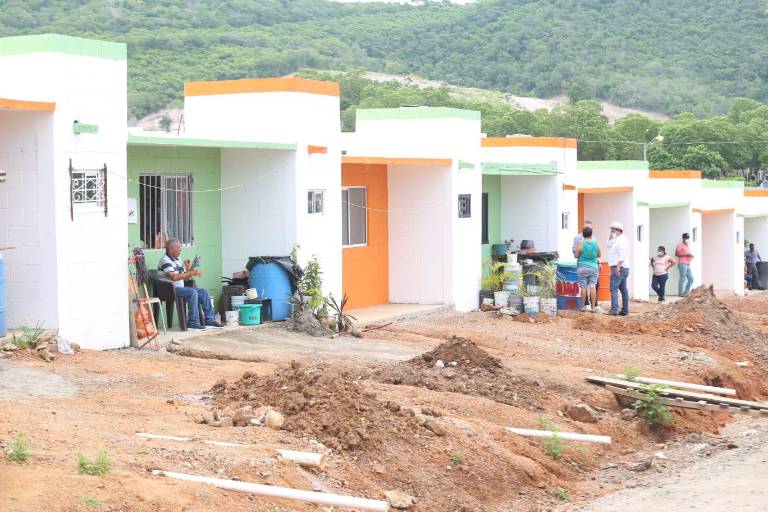 Fraccionamiento para desplazados en Mazatlán ya tiene servicios públicos; vecinos piden no olvidarse de la seguridad