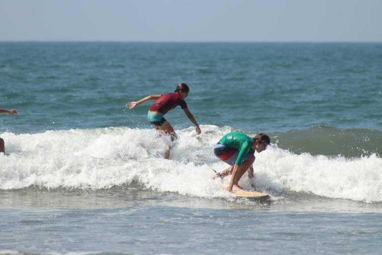 Dominan las olas en el Selectivo Municipal de Surfing, en Mazatlán