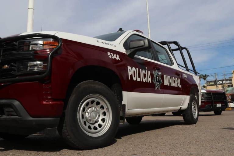 Patrullas de Ahome ahora son de color guinda, el distintivo de Morena