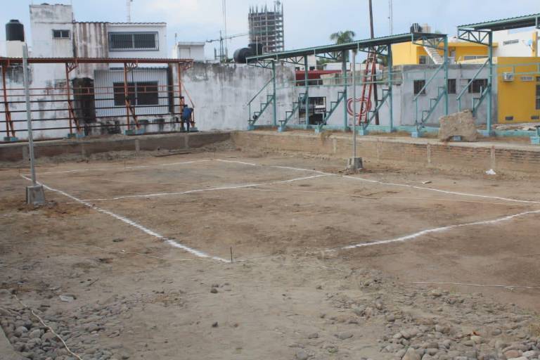 Redoblan esfuerzos en la rehabilitación de la Unidad Deportiva Sahop