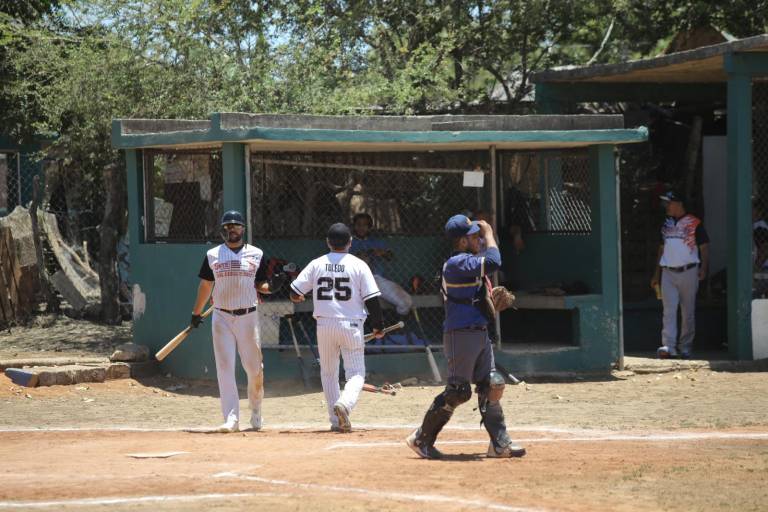 Herrería Lizárraga domina a Familia Rendón, en beisbol del Chololos