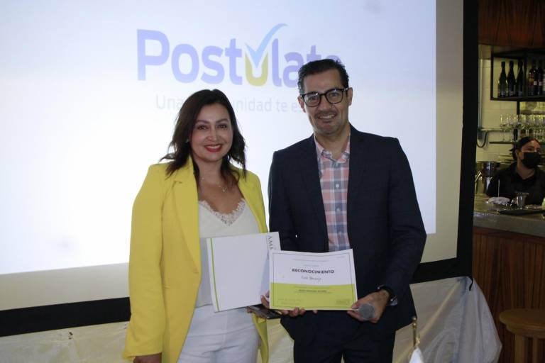 Sael Barraza imparte la charla ‘Líderes en ascenso’ para AMMJE capítulo Culiacán