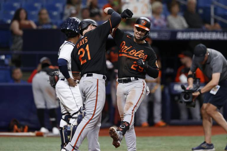 Ramón Urías conecta 2 jonrones en derrota de Orioles ante Rays