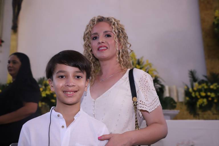 Confirman 54 niños su fe en Cristo