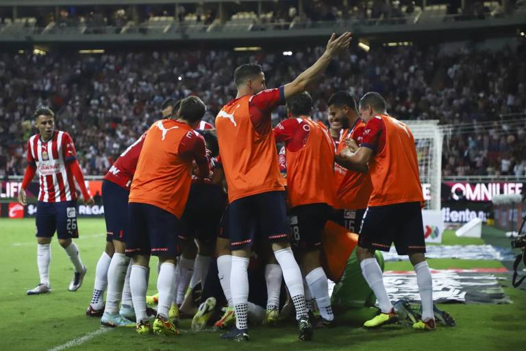 Chivas sorprende al derrotar al líder Monterrey con gol de Santiago Ormeño