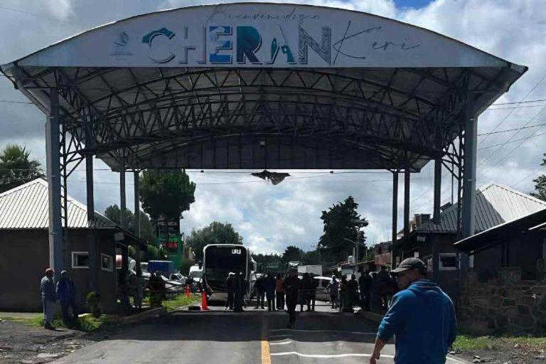 $!Enfrentamiento en Cherán, Michoacán, deja un comunero muerto y uno herido; suspenden todas las actividades