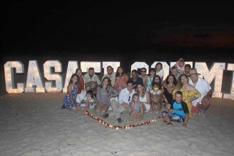 Teresa de Jesús y Jonathan se comprometen en matrimonio en Mazatlán