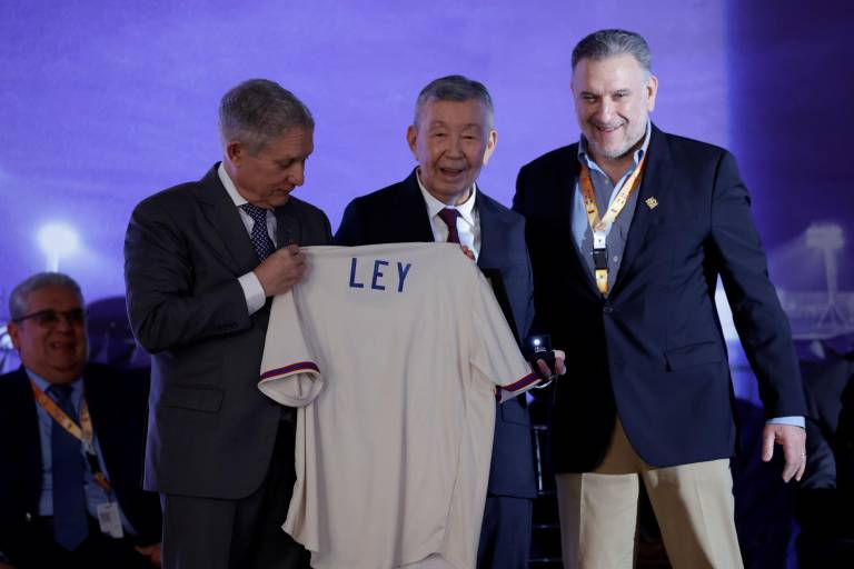 Álvaro Ley y Karim García son inmortalizados en el Pabellón de la Fama de la Serie del Caribe