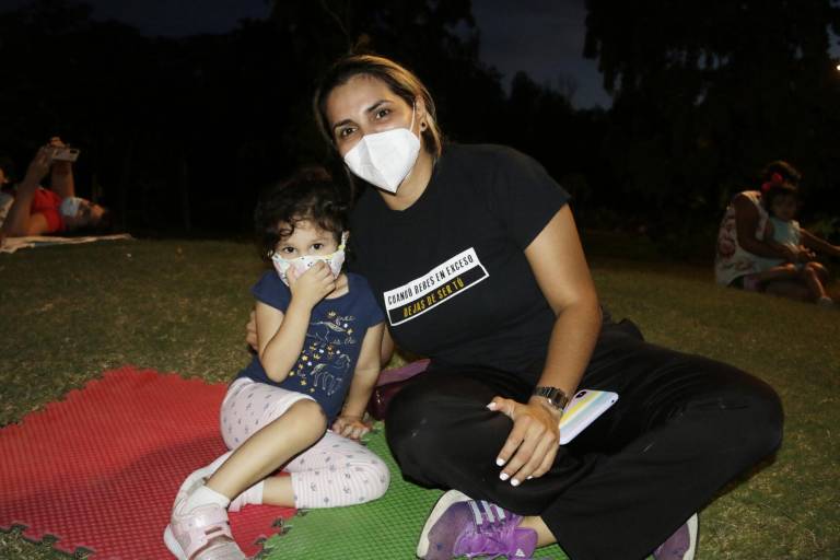 Disfrutan noche de cine en el Museo Materia