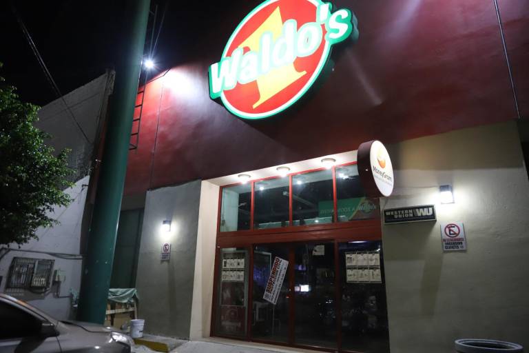 Suspende Protección Civil dos tiendas Waldo’s en Mazatlán
