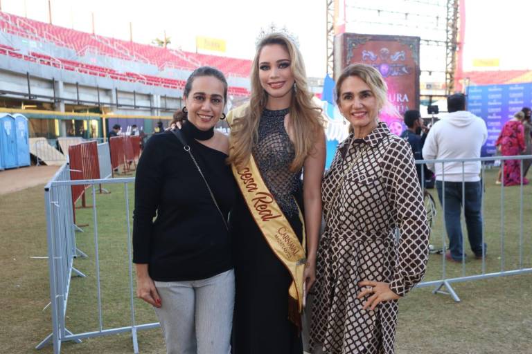 Scarleth I, Reina Infantil del Carnaval de Mazatlán 2022, recibe su corona