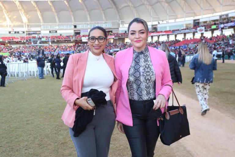 Scarleth I, Reina Infantil del Carnaval de Mazatlán 2022, recibe su corona