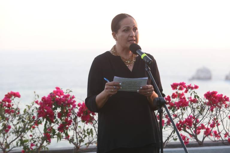 Conversan sobre las emociones y retos en el atardecer mazatleco