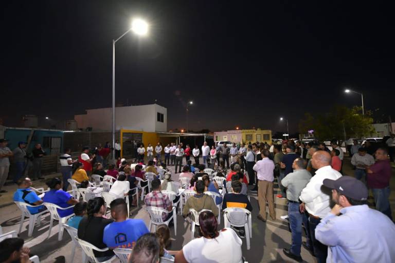 Iluminan 100 lámparas LED a La Riviera, en Mazatlán