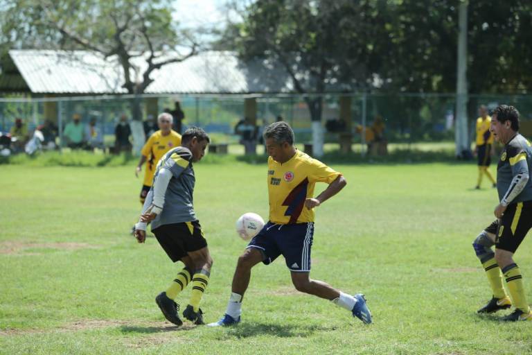 Villafuerte muestra su poderío en la Liga de Futbol Veteranos Platino