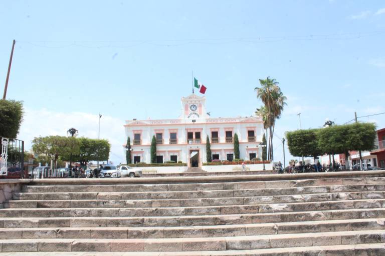 Comerciantes de El Rosario piden condonación de permisos ante caída de ventas por violencia