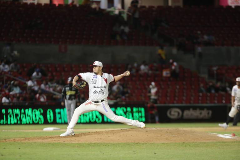 Édgar Torres domina la ofensiva de Sultanes y Venados pega primero en la serie
