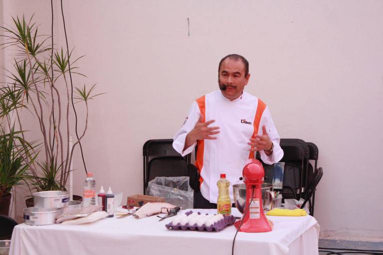 Un pastel con harinas preparadas es de muy buena calidad, asegura Héctor Flores