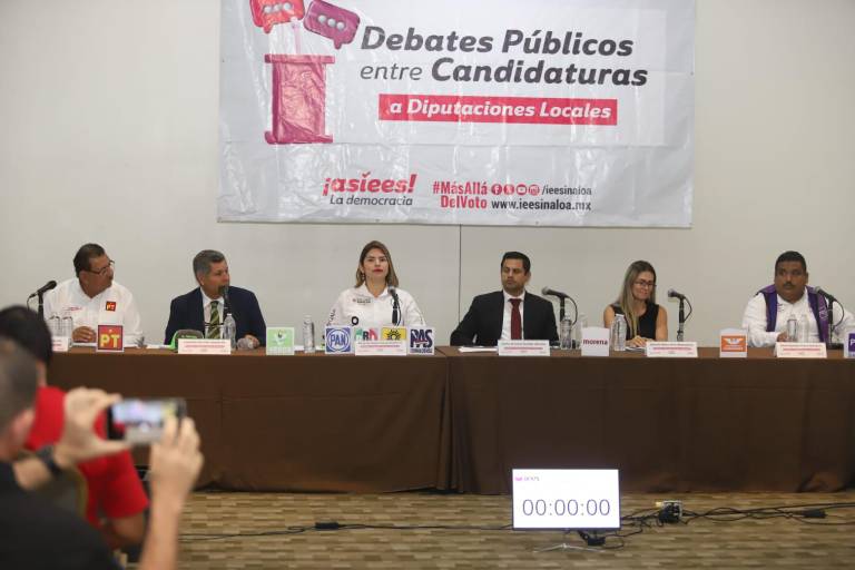 Candidatos a Diputación por el Distrito 21 debaten en Mazatlán sus propuestas clave