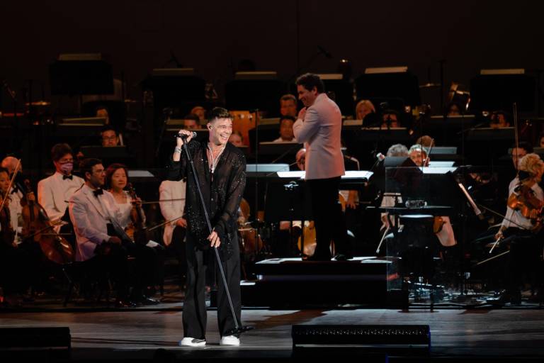 Reciben con ovación a Ricky Martin en conciertos junto a la Orquesta Filarmónica de Los Ángeles