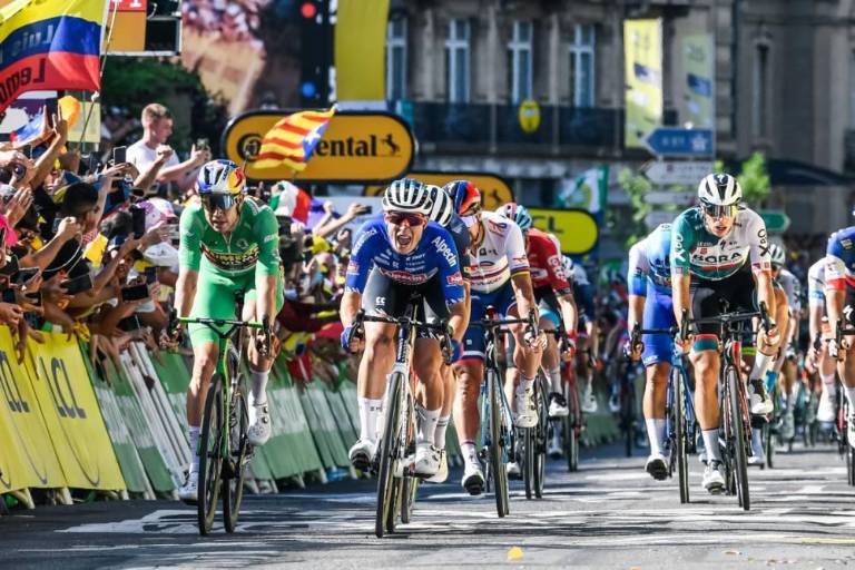 Belga Jasper Philipsen se impone en el sprint de la etapa 15 del Tour de Francia