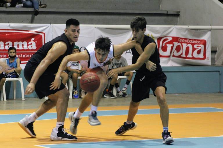 Delfines de Mazatlán despluma a Halcones de la UAL