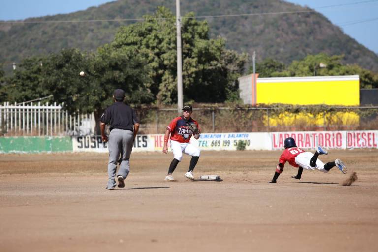 Materiales Gutiérrez empareja la final de la Liga de Beisbol ‘CB’ del Polluelos