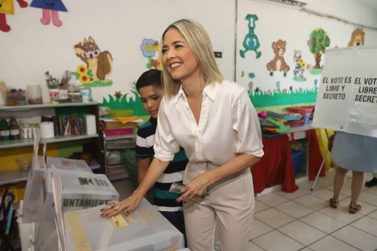 Estrella Palacios emite su voto y confía en que el voto le favorecerá